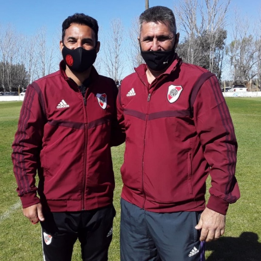 En representación de River, Claudio Otermín y Santiago Alonso, realizaron una prueba de jugadores en la ciudad