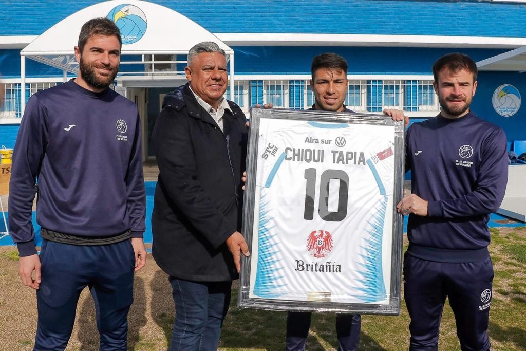 “Chiqui” Tapia se hizo presente en la casa del “Celeste” 