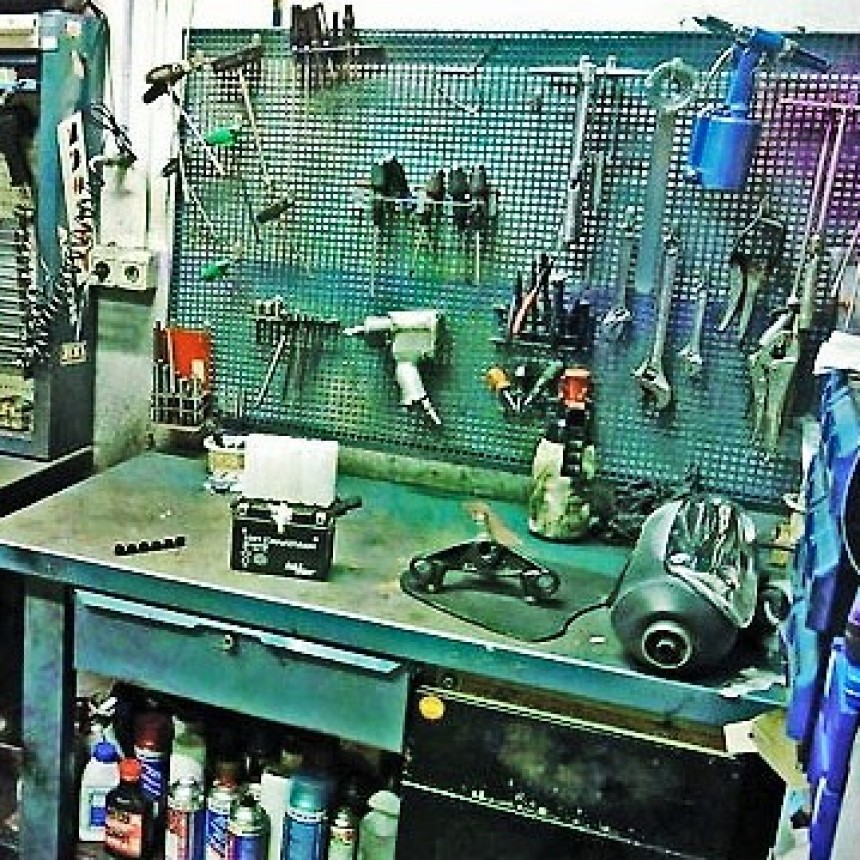 Continúa el robo de herramientas: Dramático pedido de un joven mecánico de motos que le “vaciaron” el taller