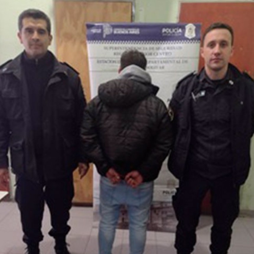 Comisaría de Bolívar: Informaron la interceptación de un menor que robó pertenencias de arriba de una camioneta y la detención de un mayor de edad con pedido de captura