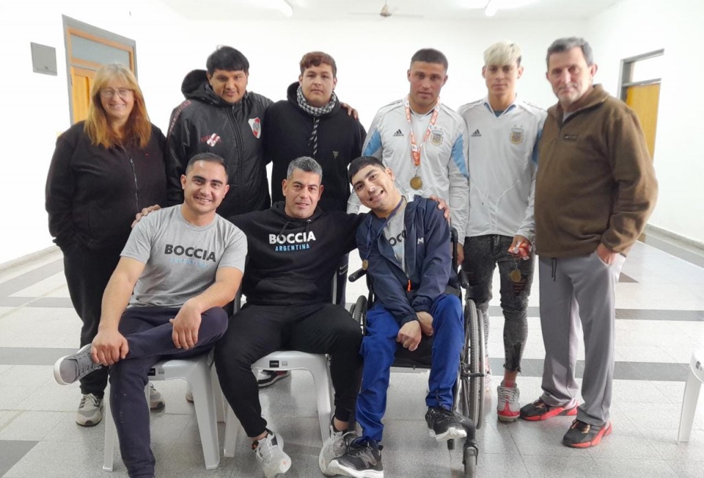 El Bolivarense Brian Gutiérrez se consagró campeón del Torneo Nacional de Boccia, y en FM 10 hablamos con María Lujan Boucíguez y familiares