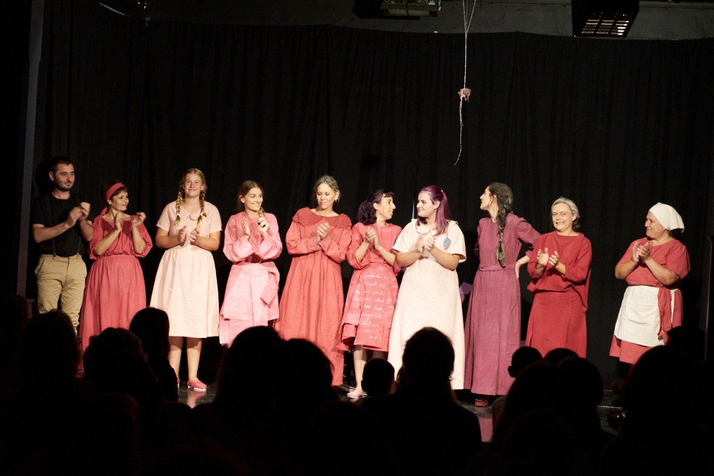 Pasó la obra La Edad de la Ciruela por la Sala El Taller de Artecon, y en FM 10 hablamos con sus protagonistas, que conforman el grupo de teatro vocacional Plan C