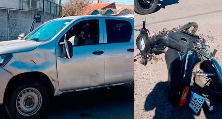 Colisión entre moto y camioneta