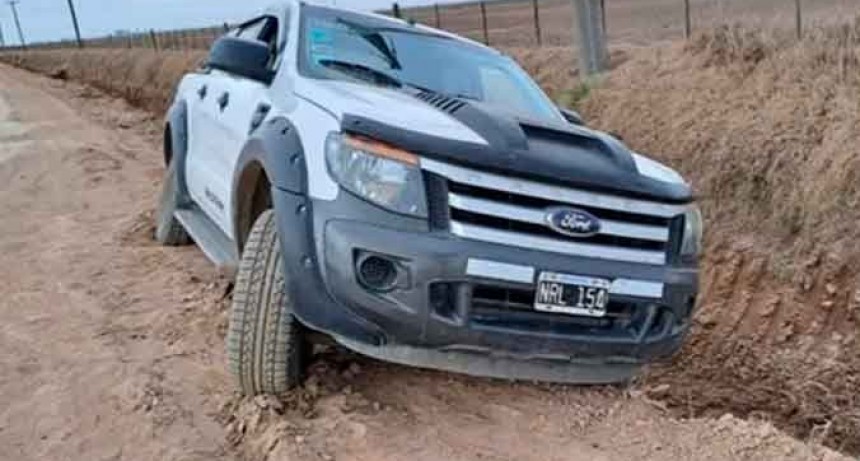 Apareció una camioneta abandonada en un camino rural en Bunge, y la Policía confirmó que  tenía pedido de secuestro activo por “Robo”