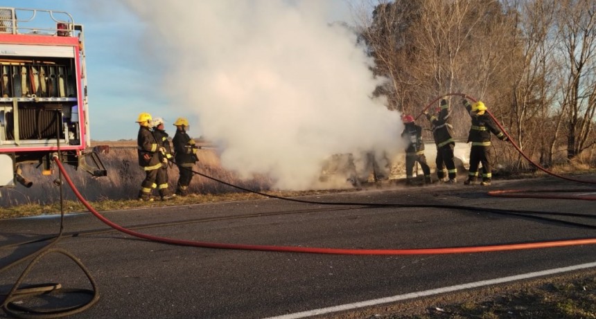 Ruta 65: Se incendió una camioneta