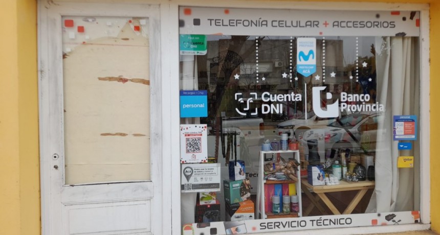 Robaron en el local de Tecnología Cell, y en FM 10  hablamos con sus propietarios