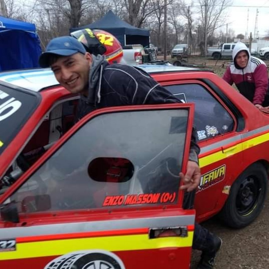  Enzo Massoni: “Correr es una adrenalina muy linda, desde que empecé no me he querido bajar más del auto” 