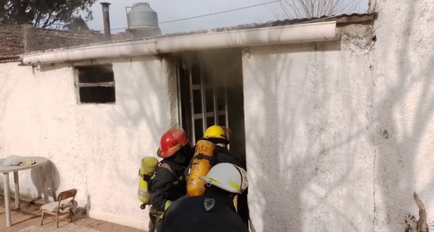 Bomberos Voluntarios de Bolívar extinguieron un incendio en Espigas