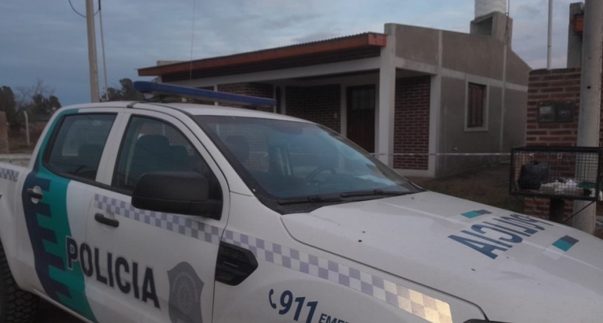 Una mujer que pertenece a la Policía Bonaerense fue asesinada mediante el ataque con arma blanca en una vivienda de Barrio Parque