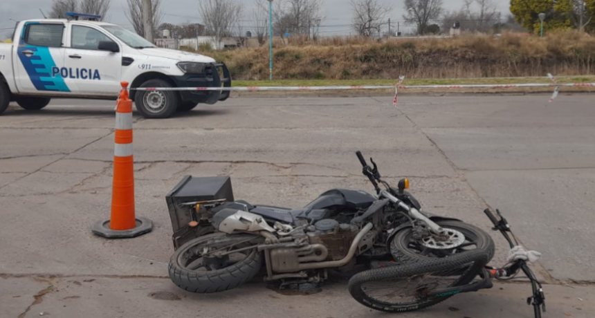 25 de Mayo y Ameghino: Impacto entre un motociclista y una ciclista