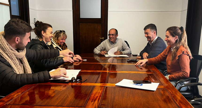 Pisano firmó un convenio con vecinos para obras de ampliación de la Red de Desagües Cloacales