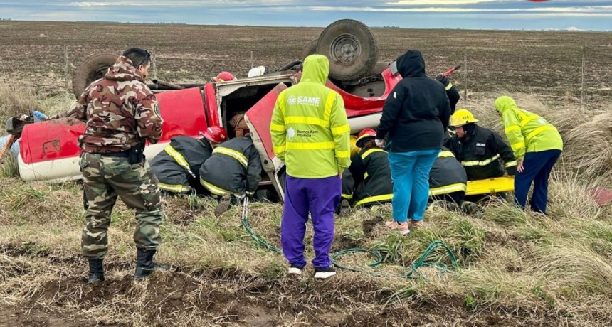 Laprida: falleció el joven que volcó y permaneció 12 horas atrapado en la camioneta