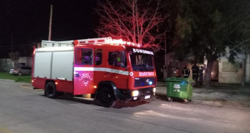 Bomberos asistió al principio de incendio en dos viviendas, una por la mañana y la otra por la tarde