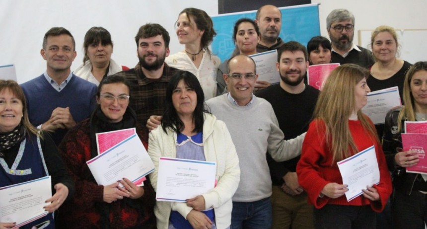 Pisano acompañó la entrega de certificados a Auxiliares de Educación, que culminaron el curso de Gestión y Abordaje Integral del SAE