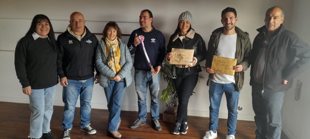 Club Estudiantes entregó los premios de su rifa anual, una casa y cuatro millones y medio de pesos