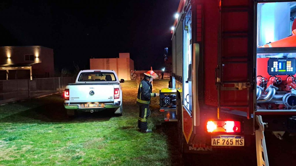 Bomberos Voluntarios trabajaron en la extinción de un foco ígneo surgido en una quinta utilizada para esparcimiento
