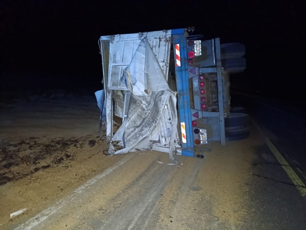 Ruta 226: Vuelo de un acoplado en jurisdicción Olavarría, a la altura del kilómetro 354