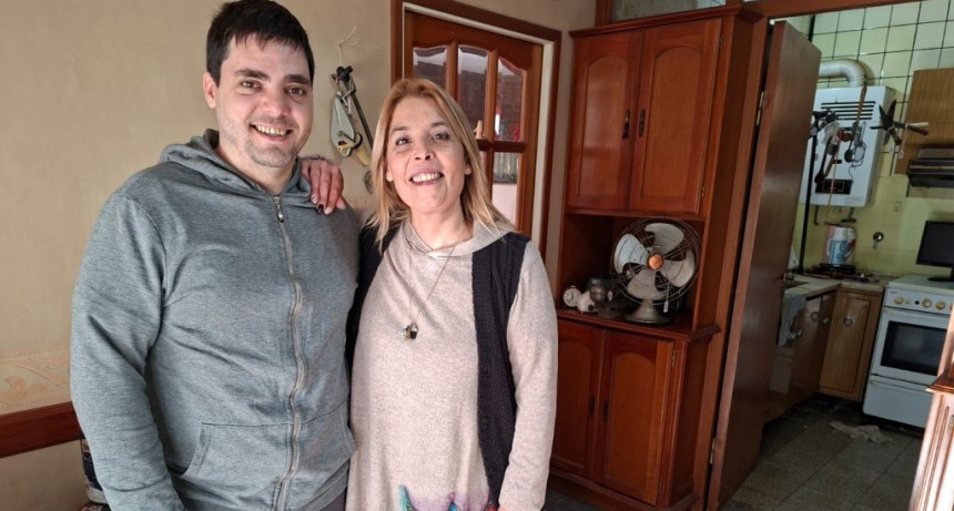 Los Martilleros Romina Macchiaroli y Luís Rodríguez, organizan un remate de existencias de una casa de familia, con más de 300 lotes