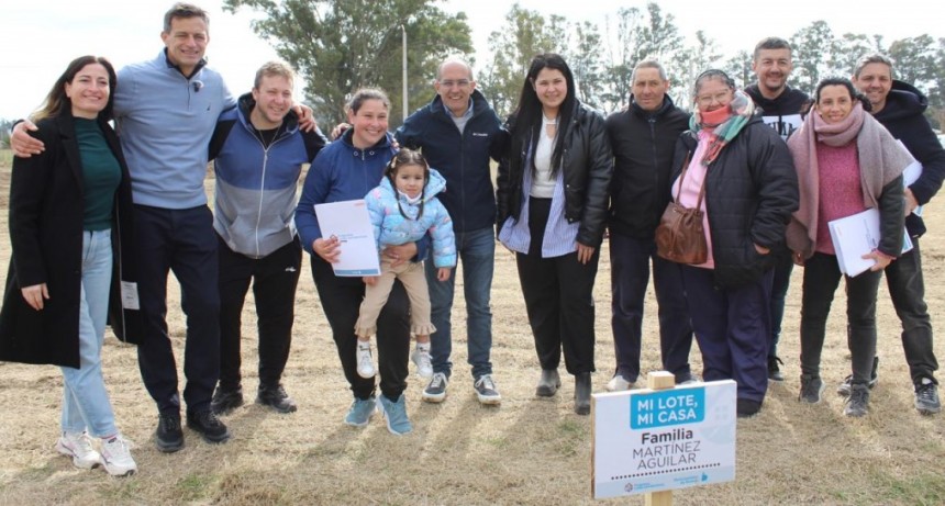 Este sábado: Lotes con Servicios, más de 160 familias ya recibieron su terreno y mostraron su felicidad