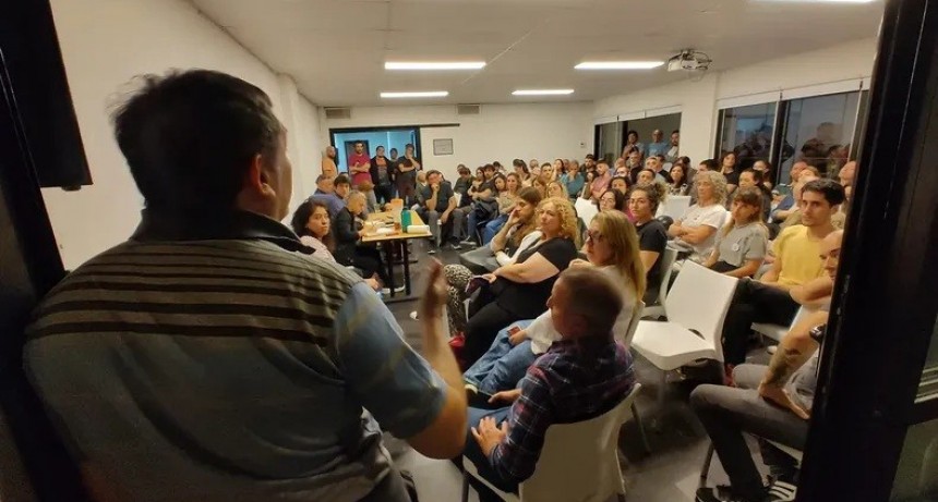 Dolor en la UNLP: murió un docente durante una asamblea gremial en medio del conflicto universitario