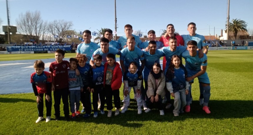 Con autoridad y buen fútbol, Club Ciudad derrotó a Olimpo de Bahía Blanca 2 a 0 y se subió a la punta, FM 10 habló con los goleadores y el guardametas local