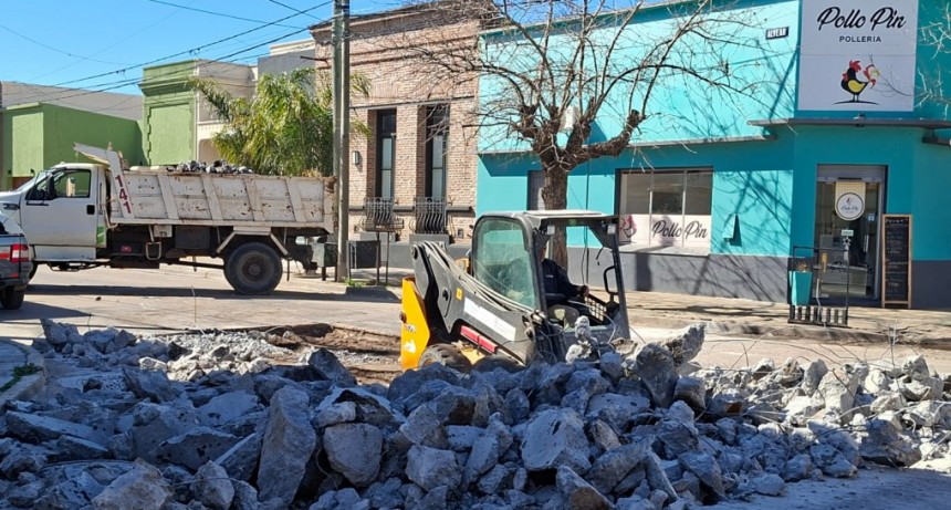Programa Municipal de Bacheo: Alvear y Roca, tránsito interrumpido por trabajos de bacheo
