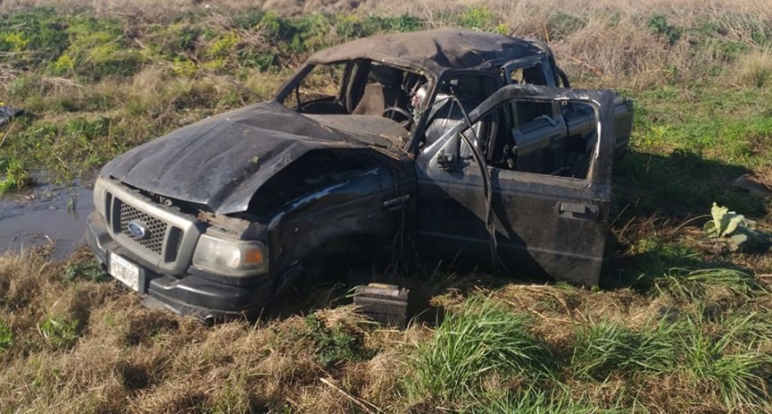 Cuatro personas hospitalizadas tras un despiste y vuelco en ruta 65