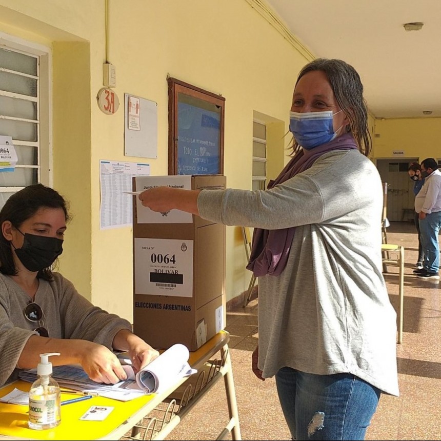 Verónica Ruíz: “Es llamativa la ausencia de autoridades de mesa, pudimos comenzar a las 9 recién, pero ya estamos en marcha”
