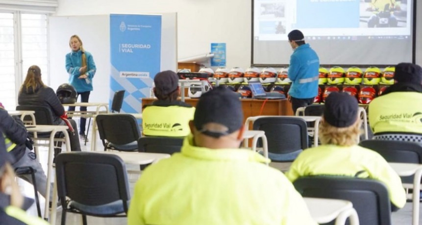 El Plan Nacional Federal de entrega de cascos y chalecos pas&oacute; por Bol&iacute;var