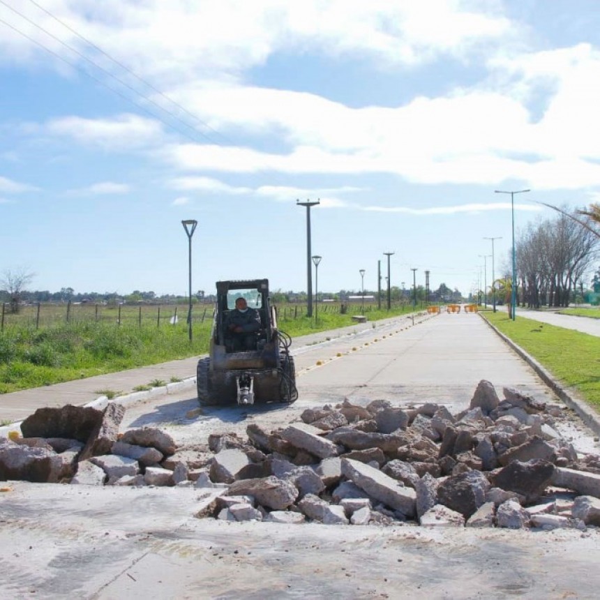 El Municipio trabaja en bacheo sobre Juan Manuel de Rosas