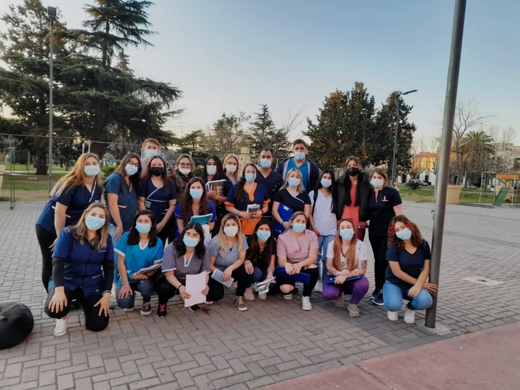 Alumnos/as de Enfermería realizaron una jornada de concientización sobre el PAP en el Centro Cívico
