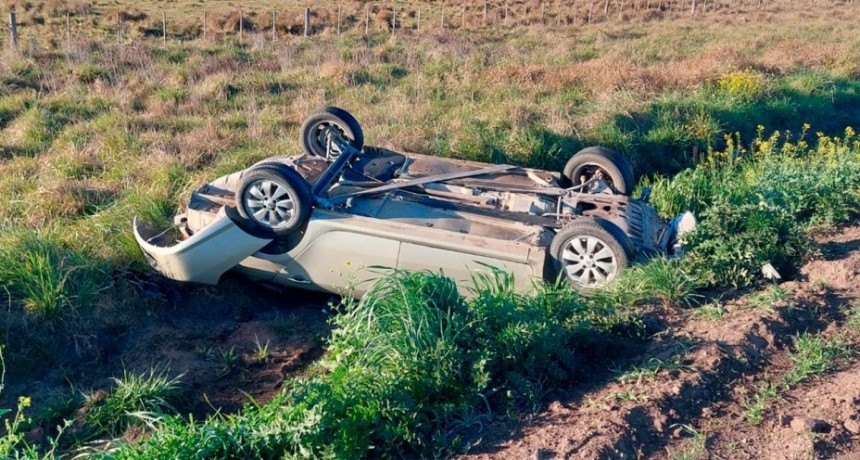 Este viernes en las primeras horas, se registró un vuelco en ruta provincial 65, en el tramo Bolívar/9 de Julio