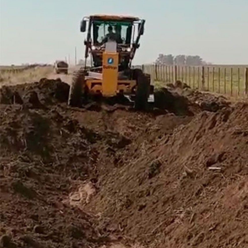 Recorrimos con Rubén Rojas, parte de los trabajos realizados en la red vial, en diferentes zonas del partido de Bolívar