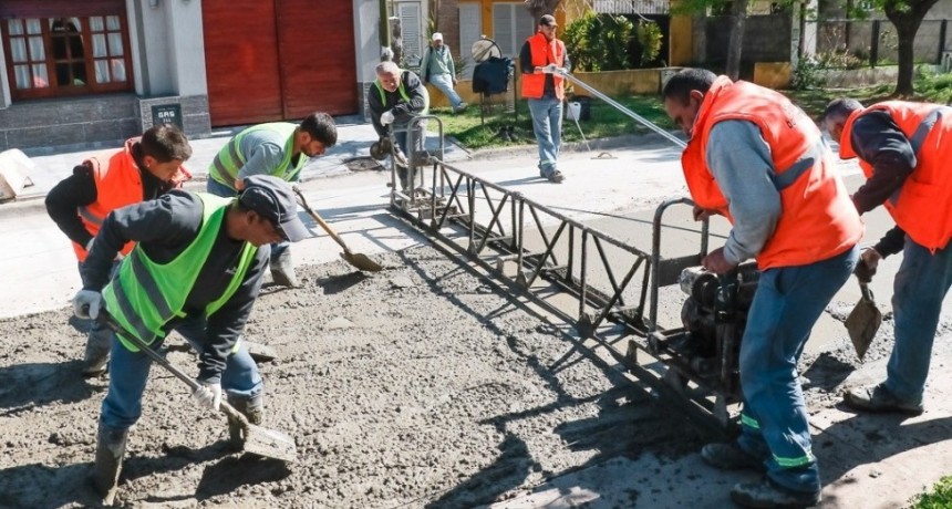 Pisano recorrió el avance de la obra de pavimento en Barrio Colombo