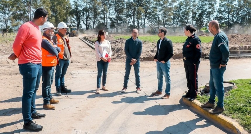 Pisano recorrió el avance de los 154 lotes junto a futuros beneficiarios