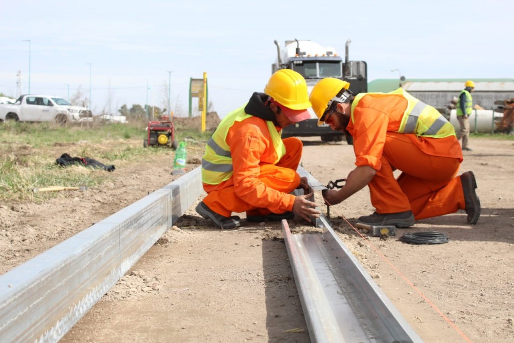 Avanza la obra de las Colectoras de la ruta nacional 226 y con el móvil de FM 10 hablamos con Pisano, Bucca  y Ezcurra