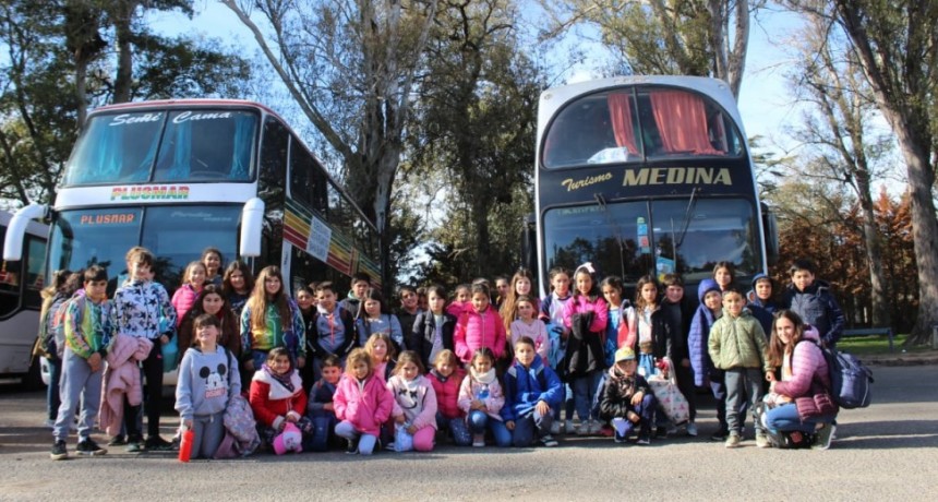 Más de 60 estudiantes de escuelas rurales conocieron la Ciudad de La Plata en un viaje recreativo