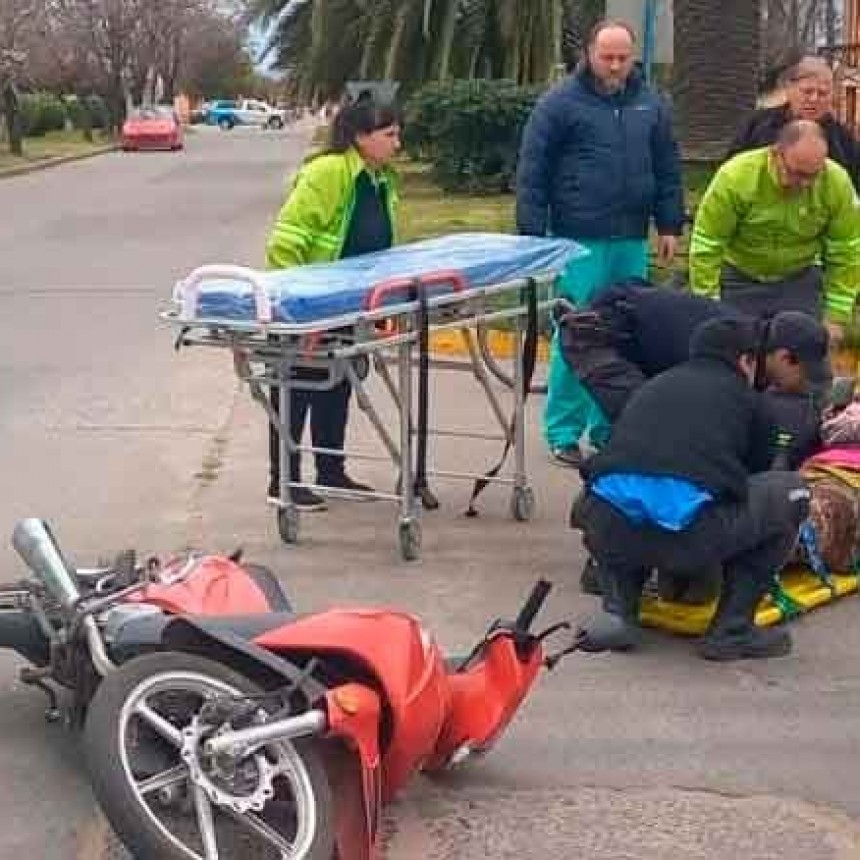 Una mujer fue hospitalizada tras una colisión