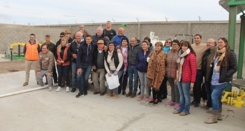 Pisano y Bucca recorrieron junto a referentes de instituciones de Pirovano el avance de la obra de gas