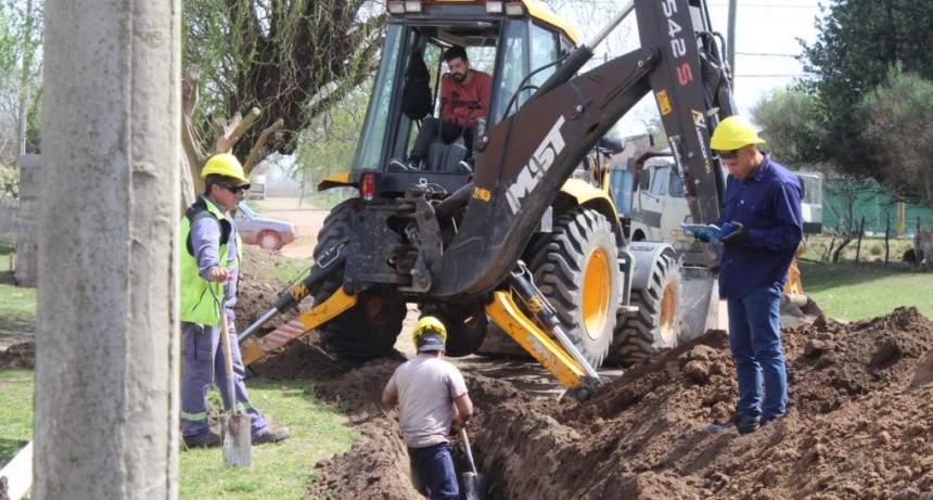 Urdampilleta: El Intendente Pisano recorrió el avance de la Obra de Cloacas con el titular del ENHOSA, NéstorÁlvarez