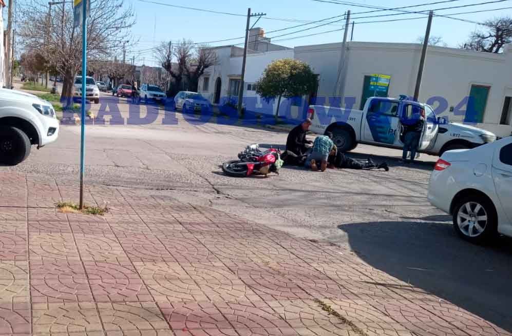 Se registraron dos impactos este miércoles por la tarde, en diferentes lugares de la ciudad, en uno de ellos intervino el Servicio de Urgencias para trasladar a una motociclista