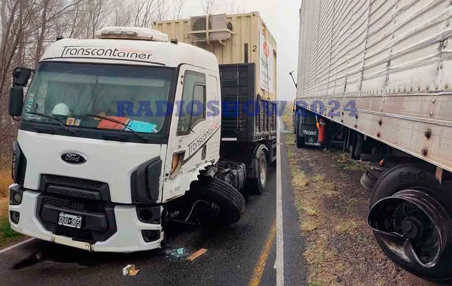 Ruta 65: Dos camiones fueron parte de un impacto lateral, con daños materiales, pero sin heridos