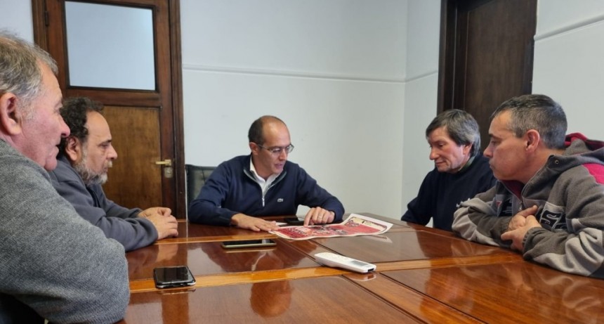 El Intendente Pisano se reunió con la Agrupación de Autos Clásicos de Bolívar