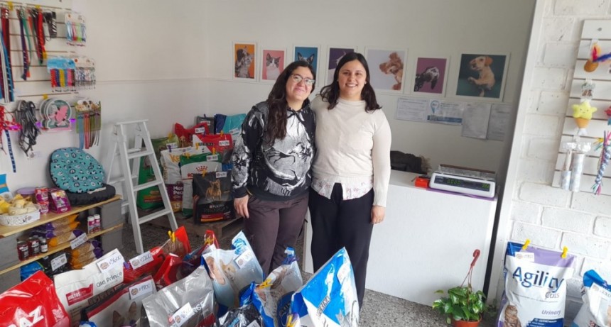 Pet Shop Entre Perros y Gatos, un espacio para que las mascotas reciban premios permanentes, visitamos el local comercial con FM 10