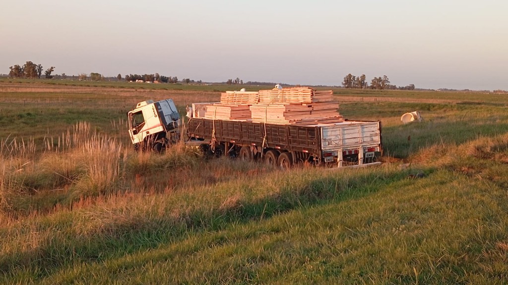 Ruta 205: Se registró el impacto entre dos camiones de transporte, sin heridos de consideración