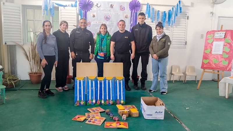 Solidaria iniciativa en Bolívar: en la cárcel de Urdampilleta fabricaron juegos para un jardín de infantes