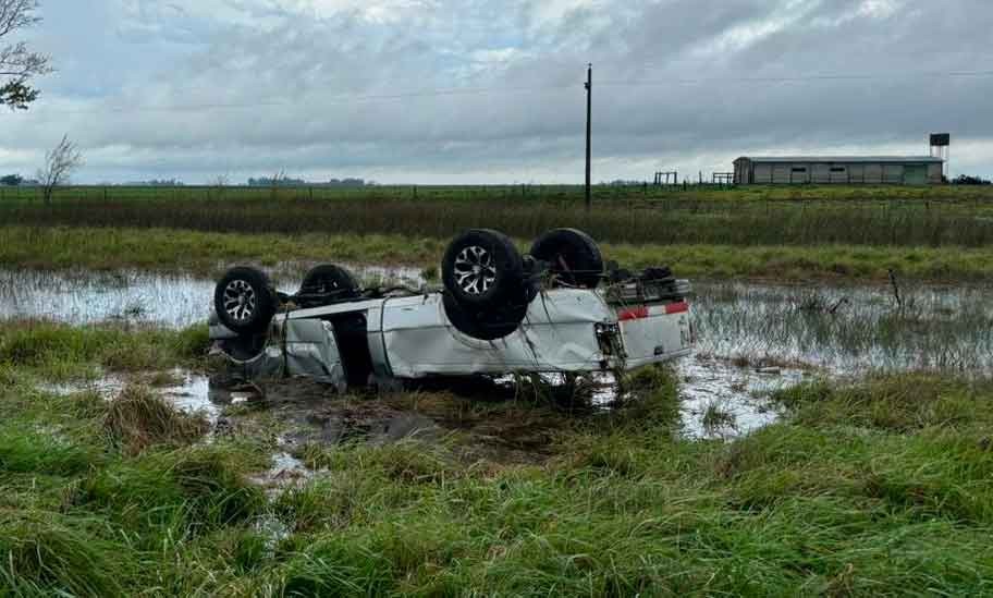 Bomberos Voluntarios trabajaron en un despiste, y luego asistieron a un vuelco donde el conductor perdió la vida