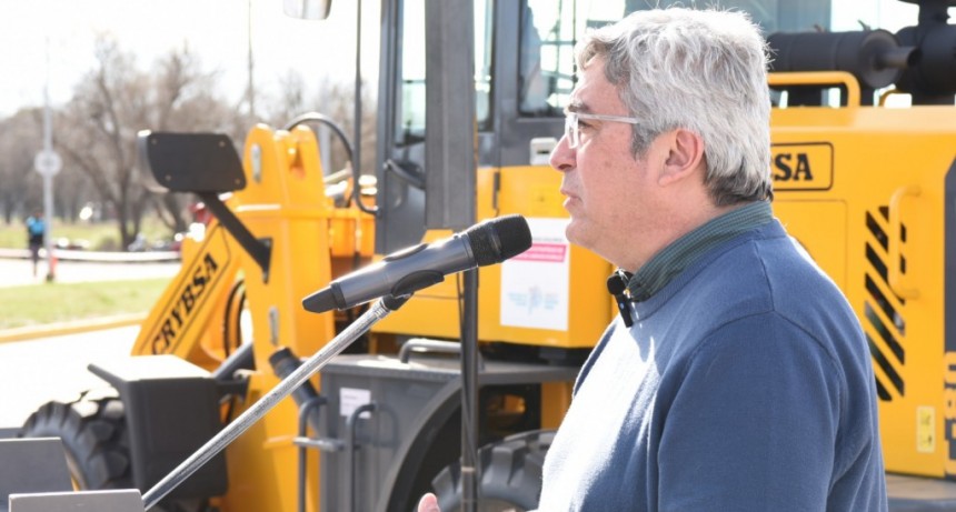 Desarrollo Agrario de Provincia de Buenos Aires, entregó 2 Palas Cargadoras Frontales Crybsa C80 en Bolívar, 9 de Julio y Carlos Casares