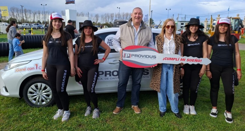 Providus entregó el Toyota Yaris a Norma Salicio, ganadora de Bolívar, fue en el marco de la Expo