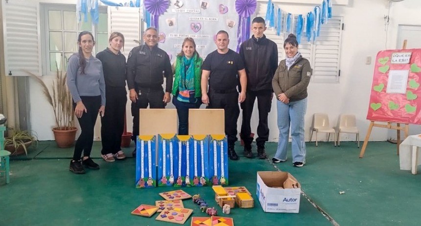 Solidaria iniciativa en Bolívar: en la cárcel de Urdampilleta fabricaron juegos para un jardín de infantes